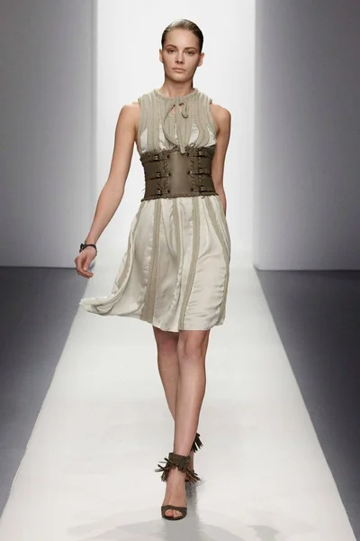 Look 10